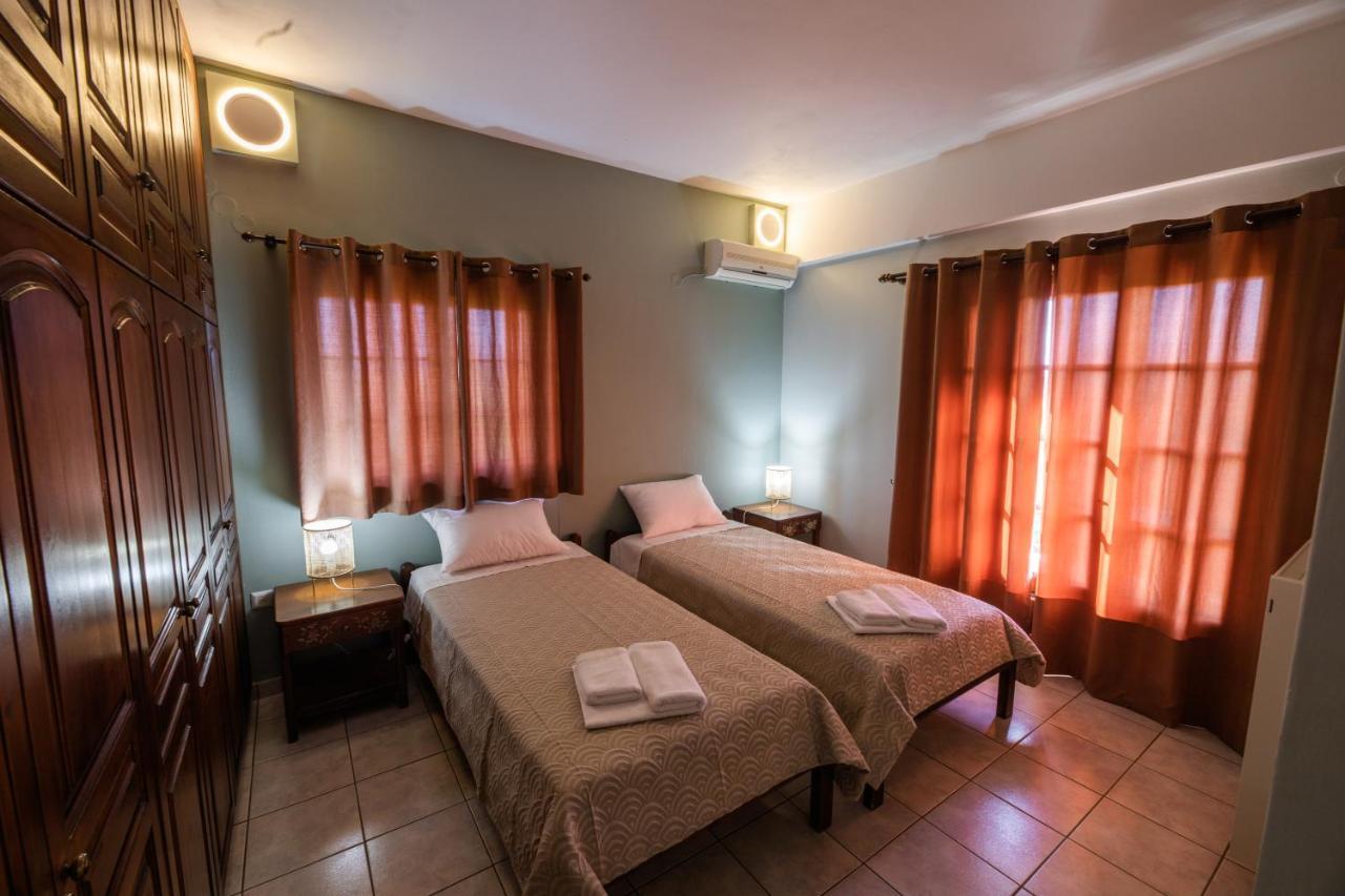 Villa Georgina B&B カタコロン エクステリア 写真