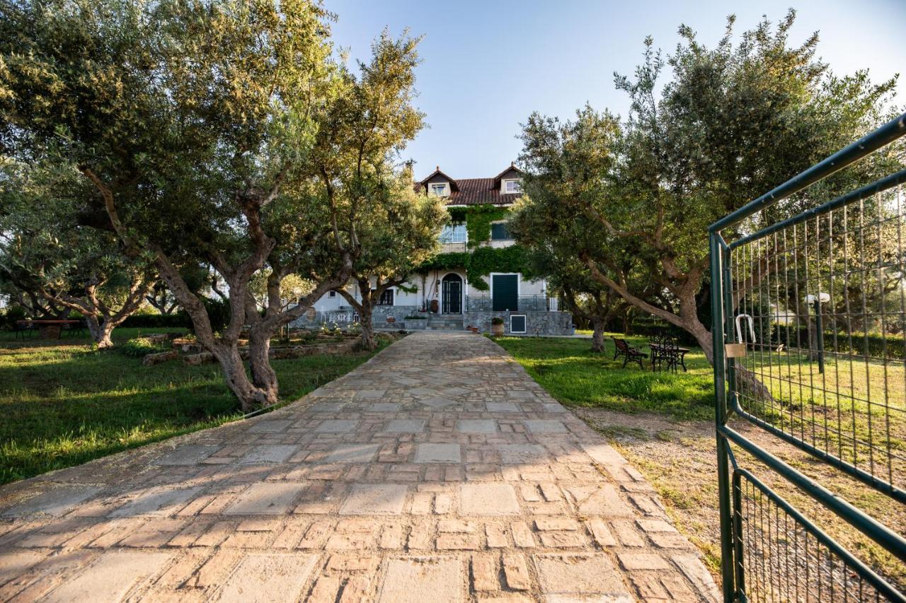 Villa Georgina B&B カタコロン エクステリア 写真