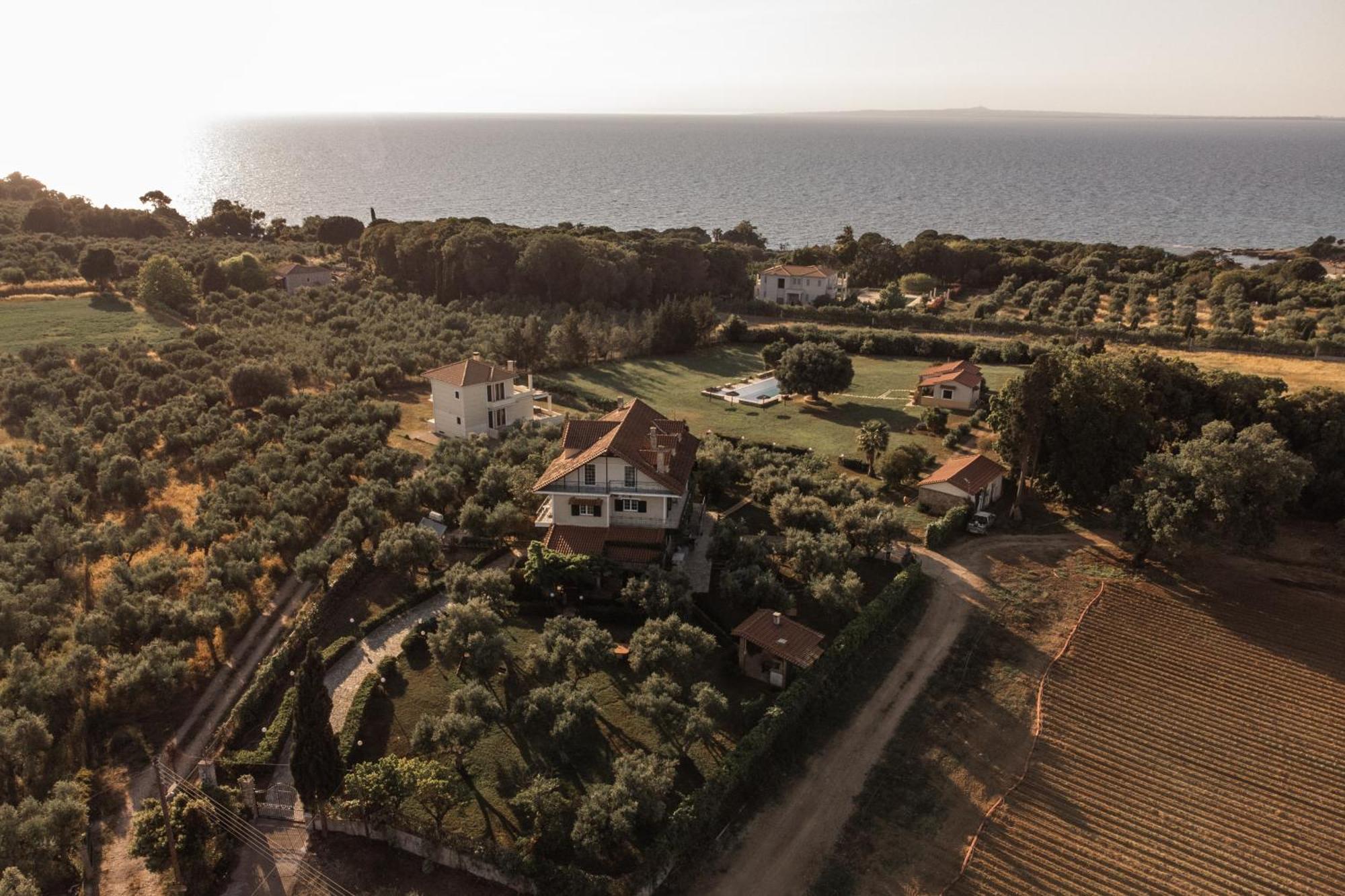 Villa Georgina B&B カタコロン エクステリア 写真